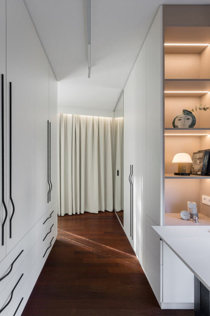 walnut elegance moderne-opbevaring-og-garderobe