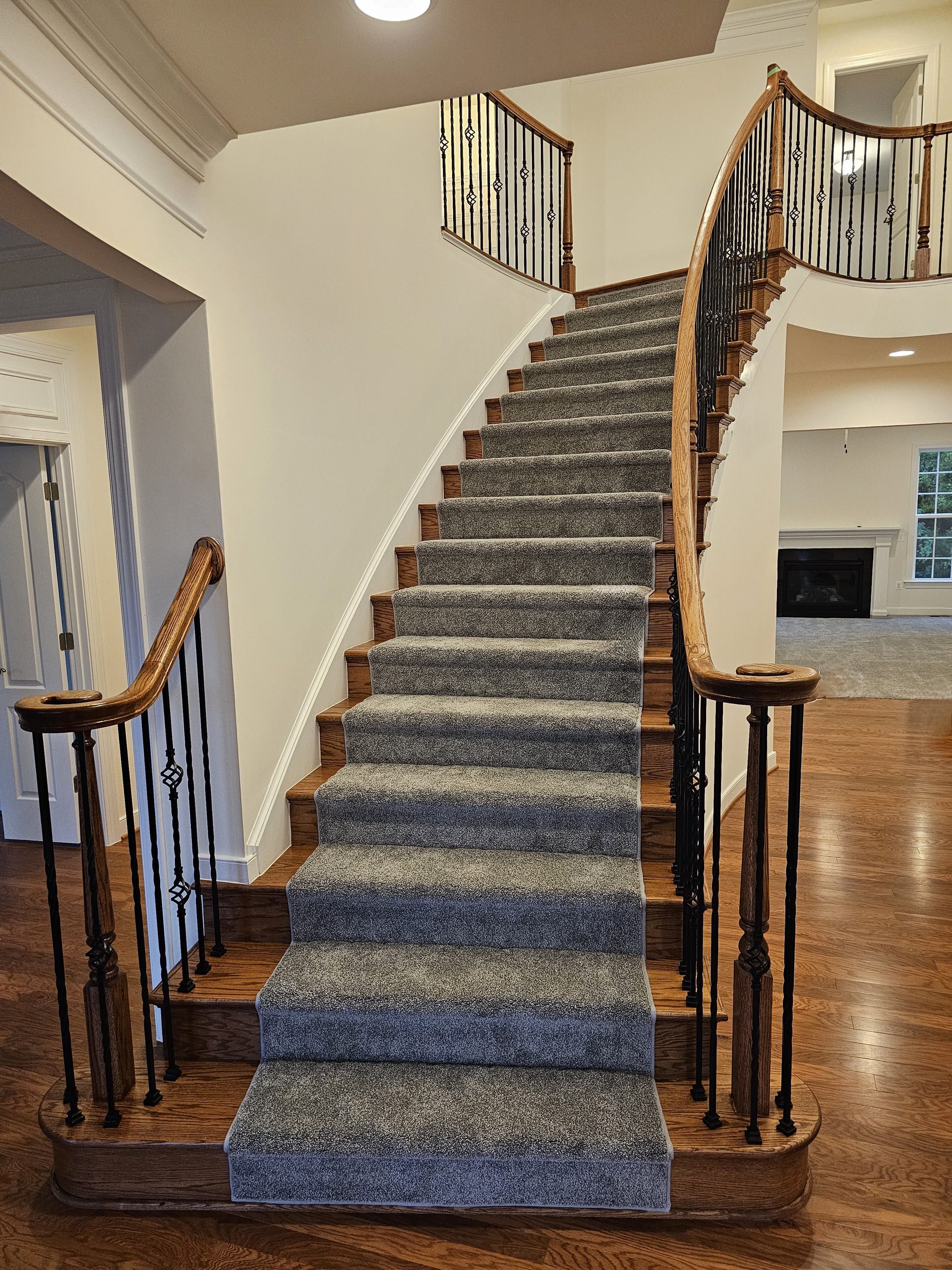 128_Grand Entryway Elliptical Staircase, Nokesville, VA 20181