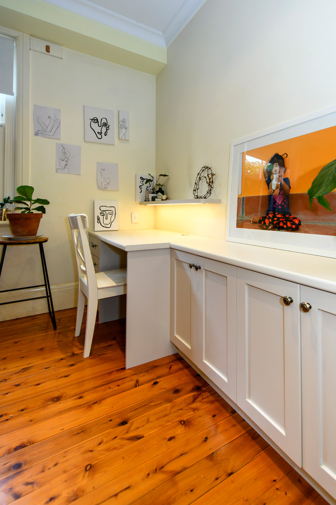 Inspiration for a transitional kids' room in Sydney.