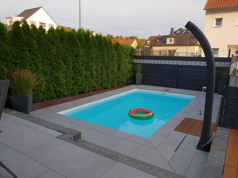 Mittelgroßer Moderner Pool in Frankfurt am Main