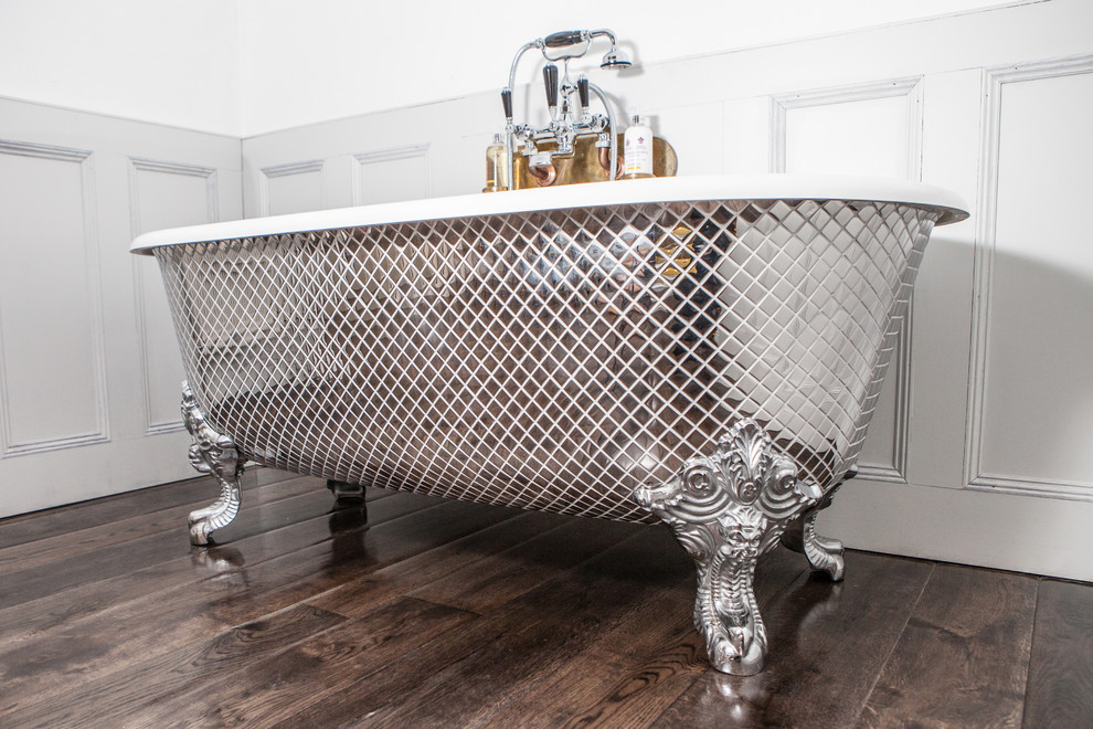 Inspiration for an eclectic bathroom.