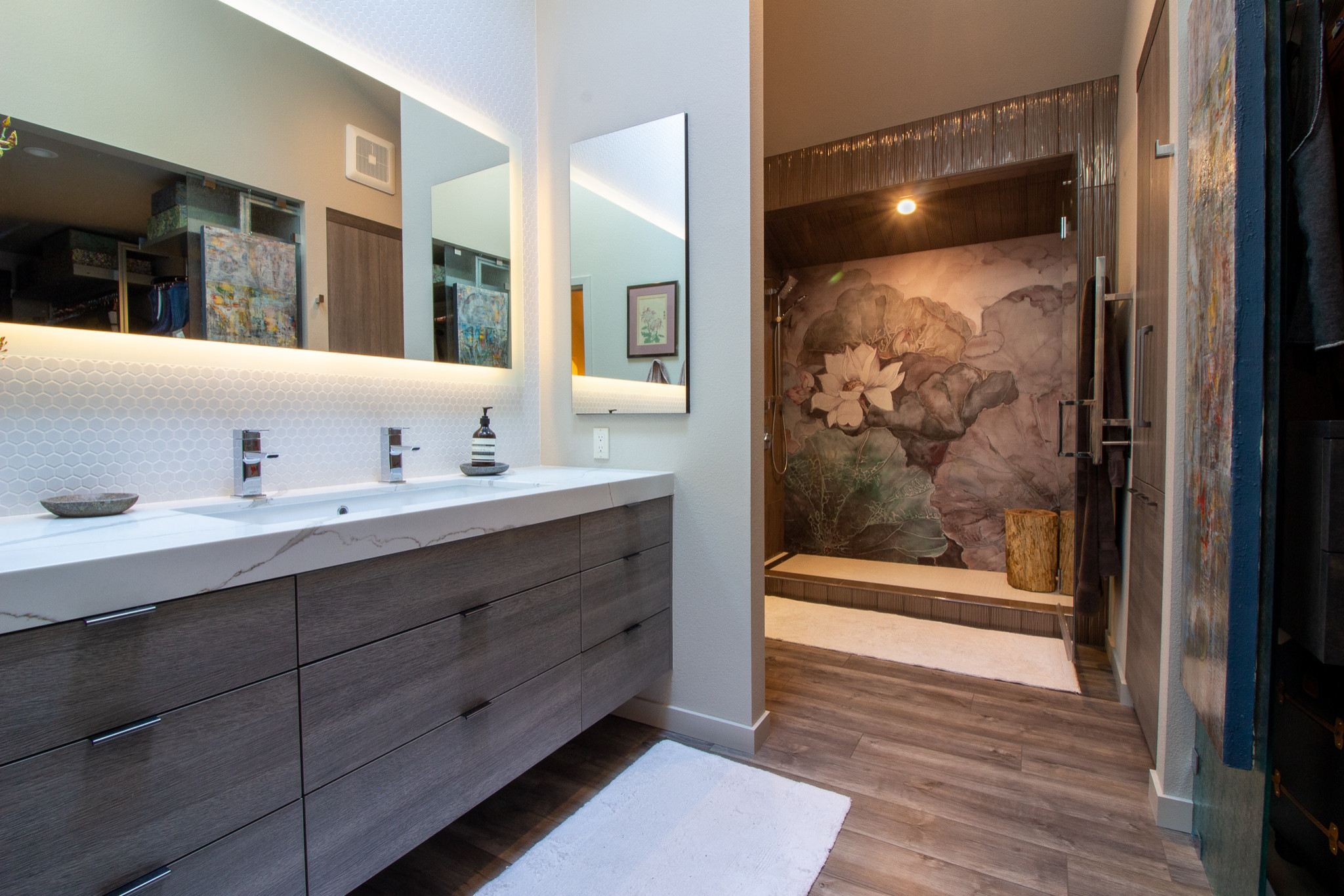 Contemporary Treehouse Master Bathroom