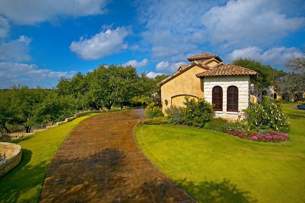 Briggs Ranch All Tile Pool/Spa/Landscape