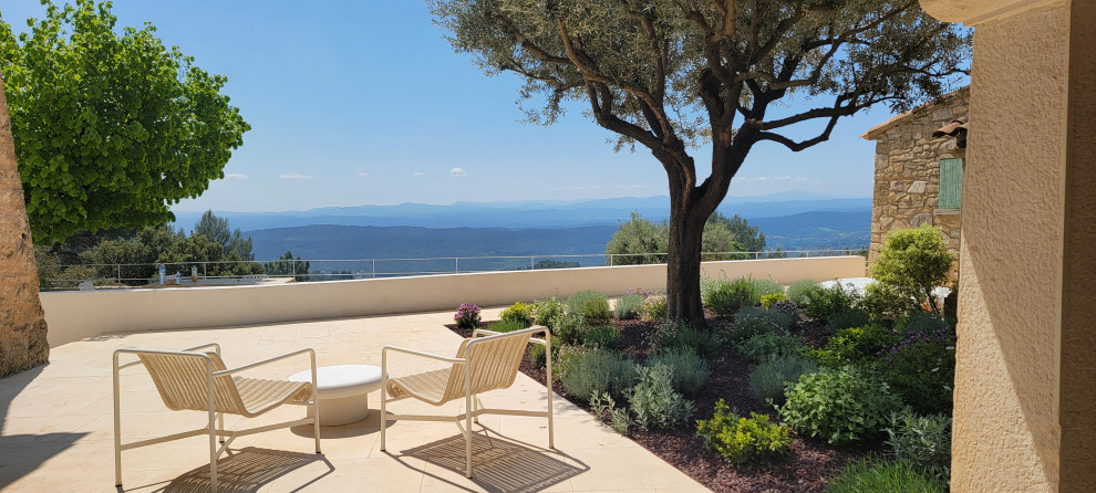 Tourtour - un  jardin dans le ciel