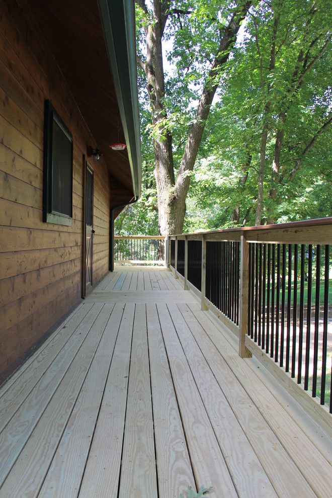 Example of a mountain style deck design in Columbus