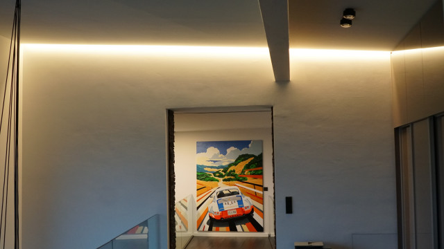 Versteckte Lichtlinien modern-living-room