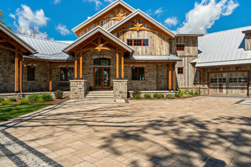 Example of a mountain style home design design in Milwaukee