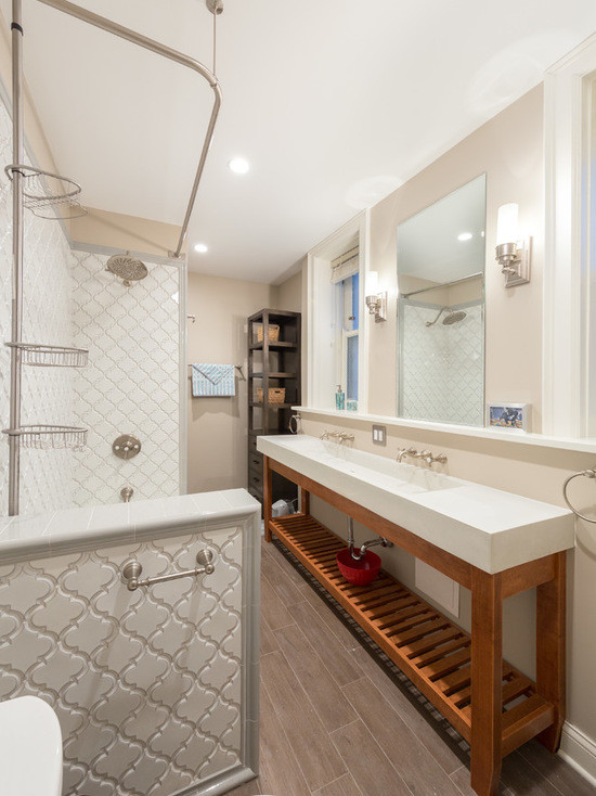 Photo of a mid-sized contemporary master bathroom in Chicago with an alcove tub, a shower/bathtub combo, a two-piece toilet, white tile, terra-cotta tile, beige walls, painted wood floors, a console sink and marble benchtops.