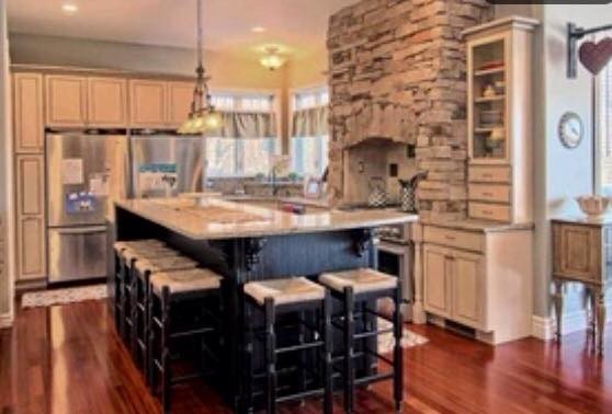 Transitional kitchen photo in Chicago