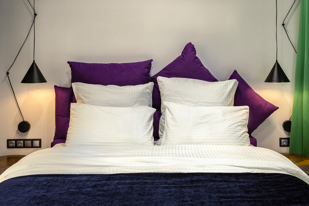 Studio with a soaring bed over grass-plot /Студия с парящей кроватью и лужайкой