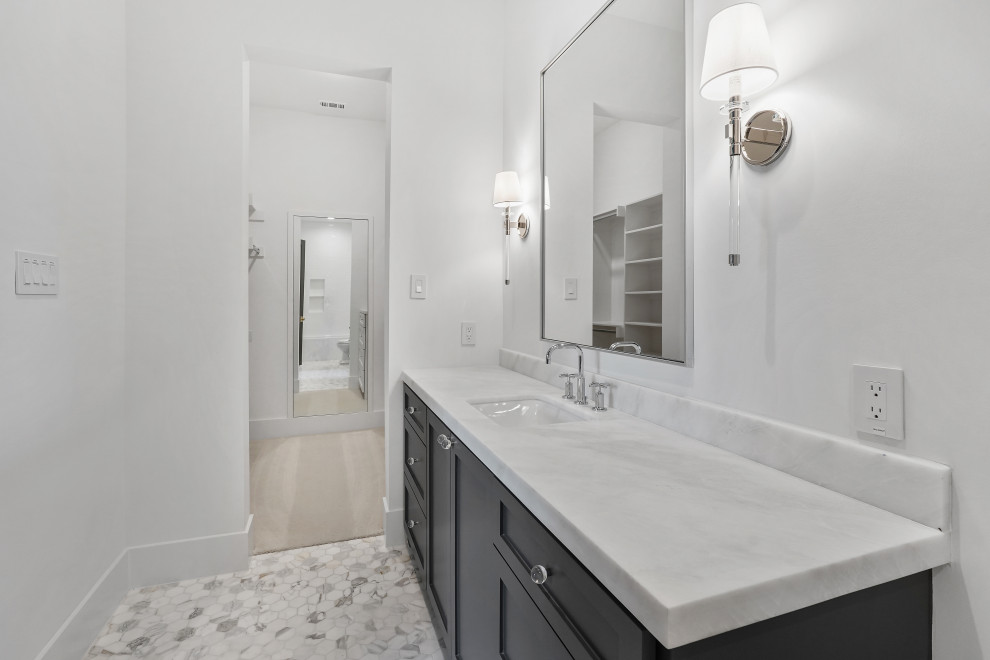 Bathroom - transitional bathroom idea in Houston