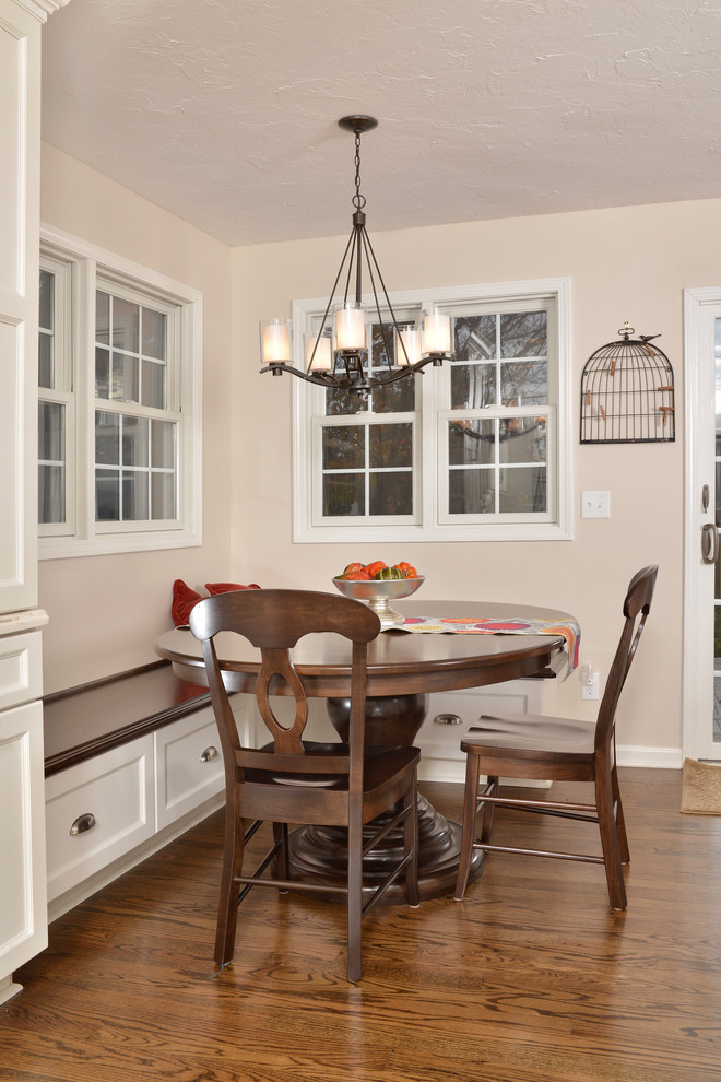 Inspiration for a transitional kitchen remodel in Cleveland