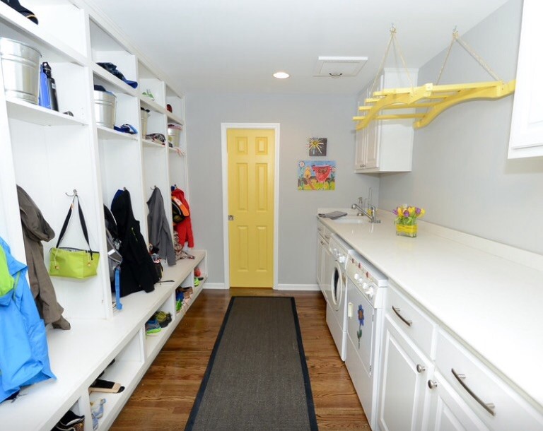 This is an example of a modern laundry room in Perth.