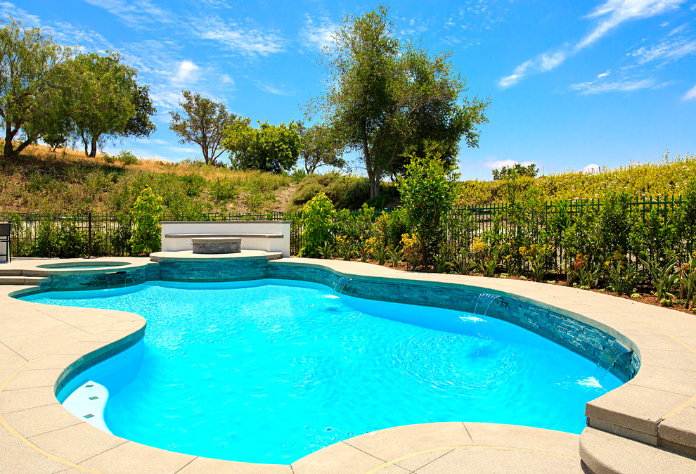 Transitional pool photo in Orange County