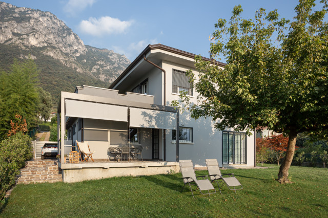 LAKE VIEW VILLA contemporaneo-porche