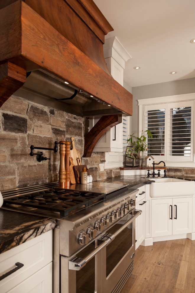 Transitional kitchen photo in Toronto