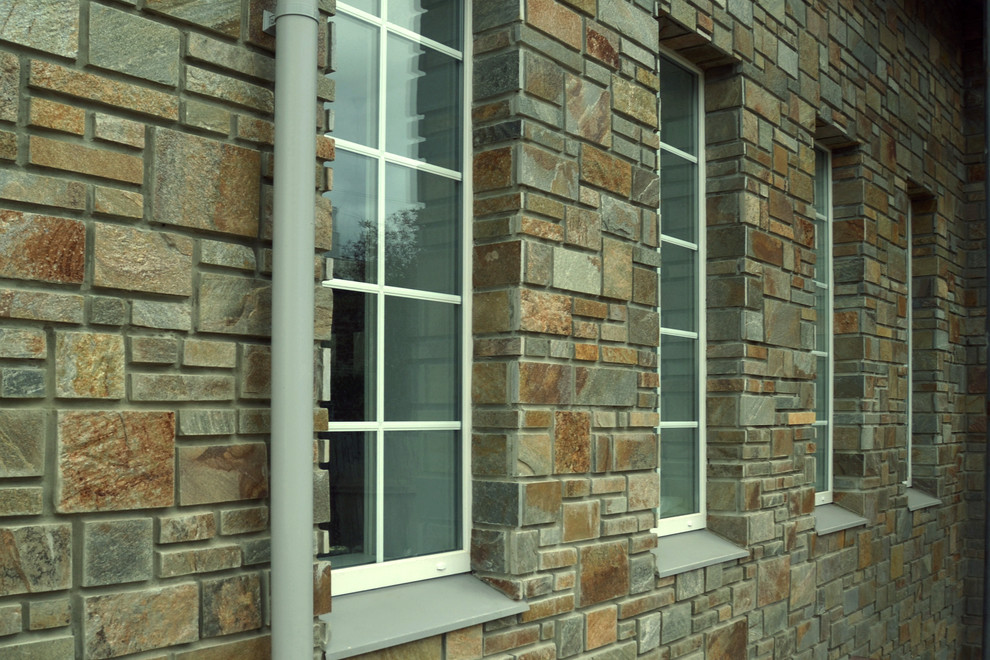 Дом из камня