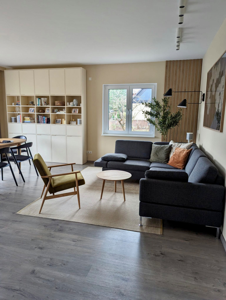 Wohnzimmer With Holzwänden in Berlin