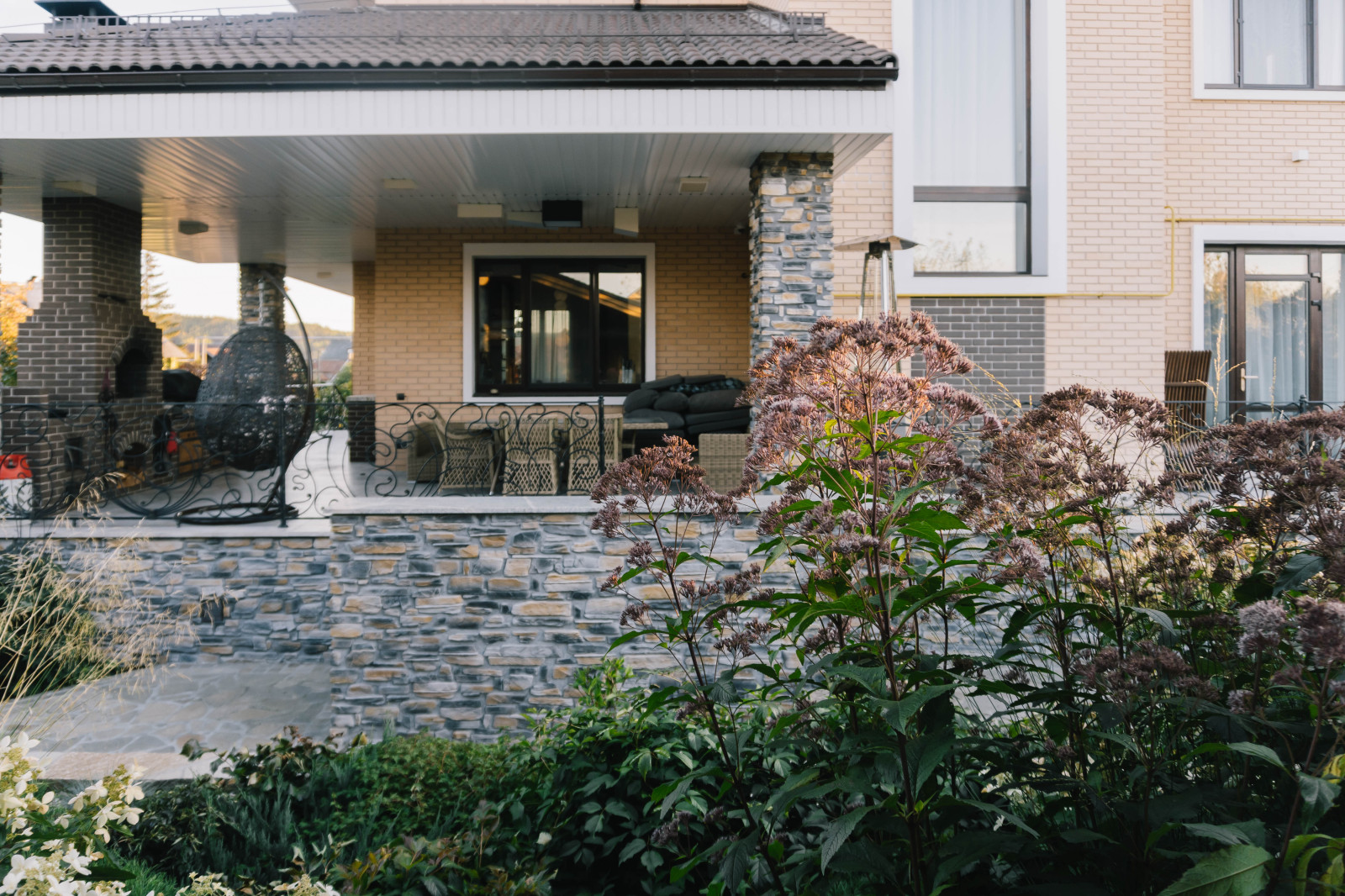 Сад с подпорными стенами