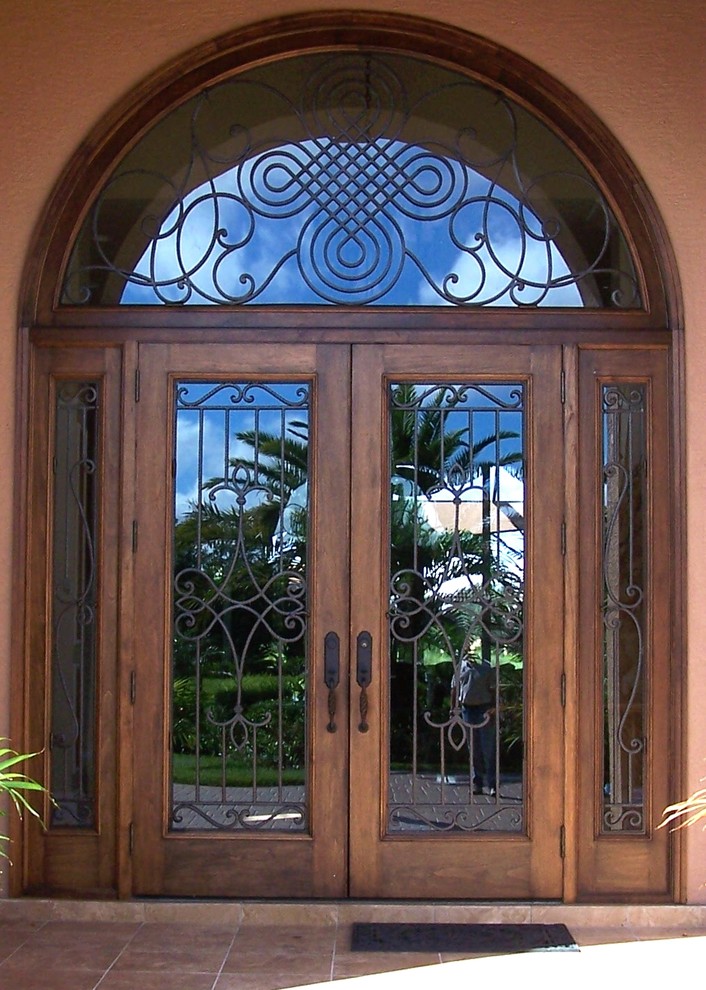 This is an example of an arts and crafts entryway in Miami.
