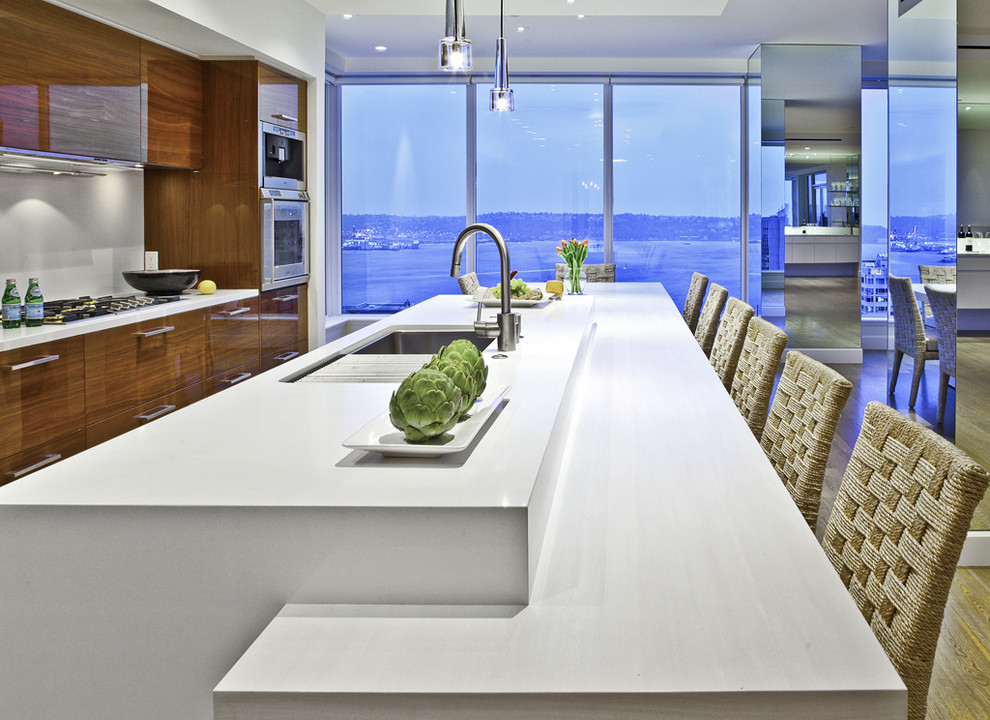 Photo of a modern kitchen in Seattle.