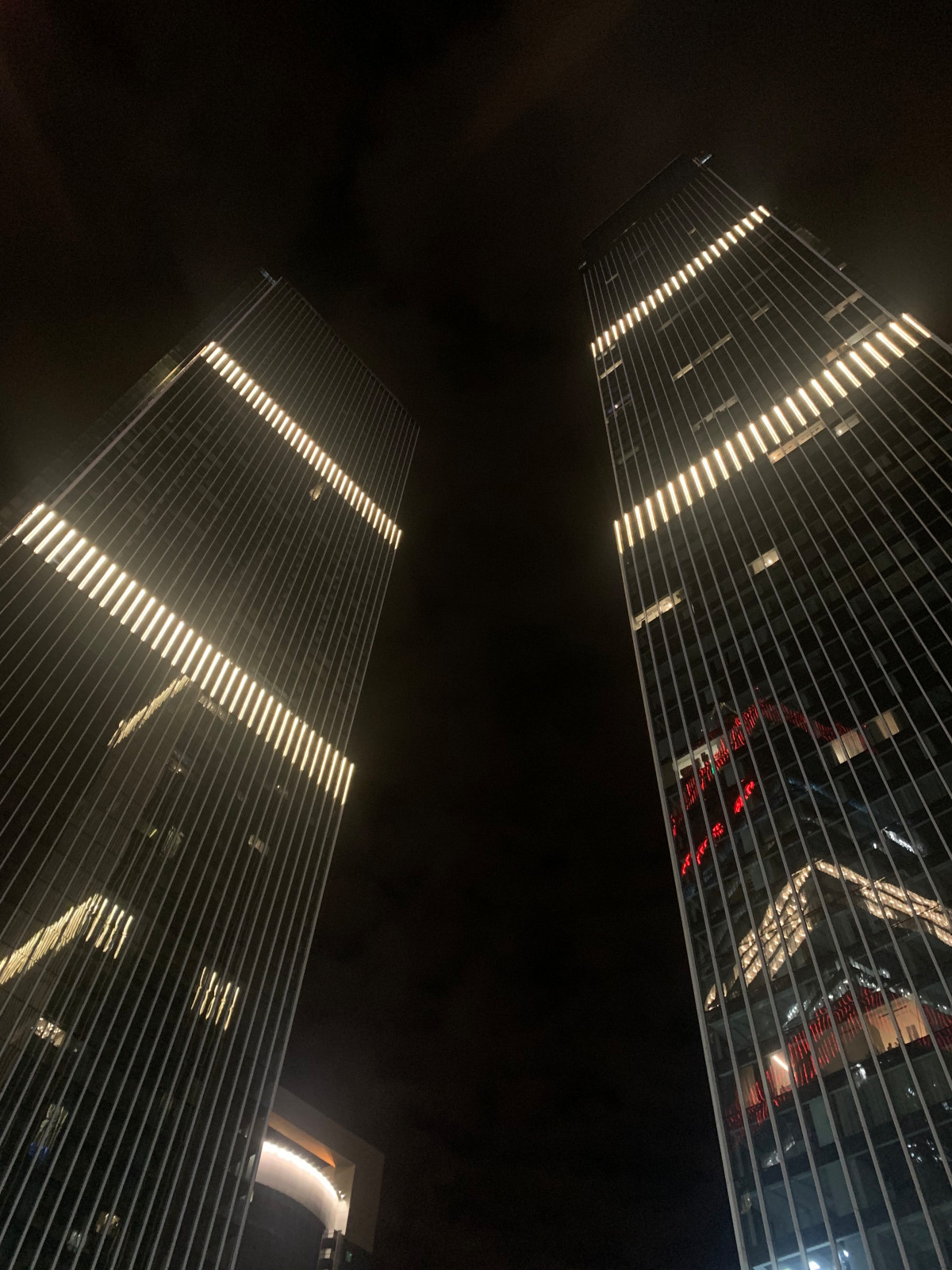 Архитектурное освещение зданий Neva Towers