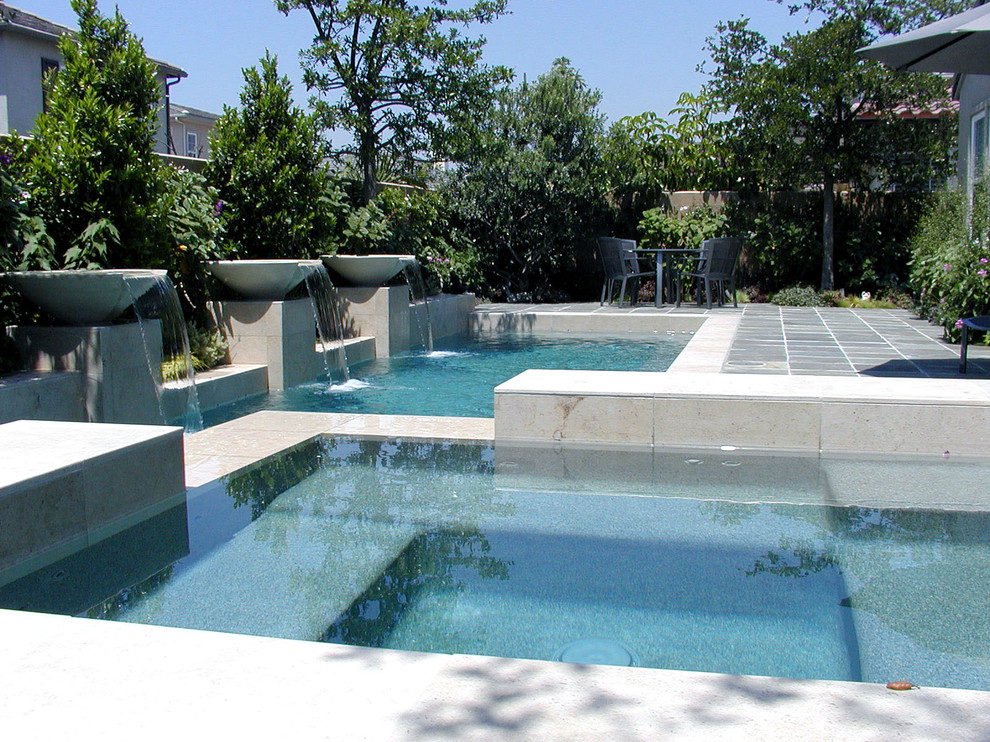 Inspiration for a contemporary swimming pool in Los Angeles.