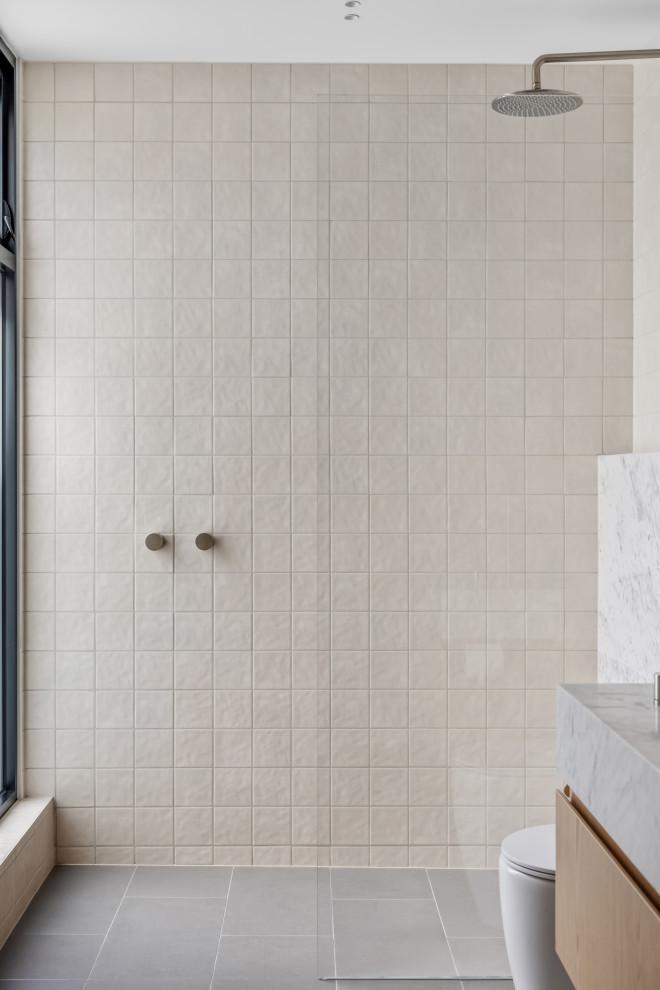 This is an example of a contemporary bathroom in Melbourne.