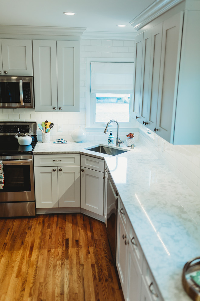 Inspiration for a transitional kitchen remodel in Minneapolis