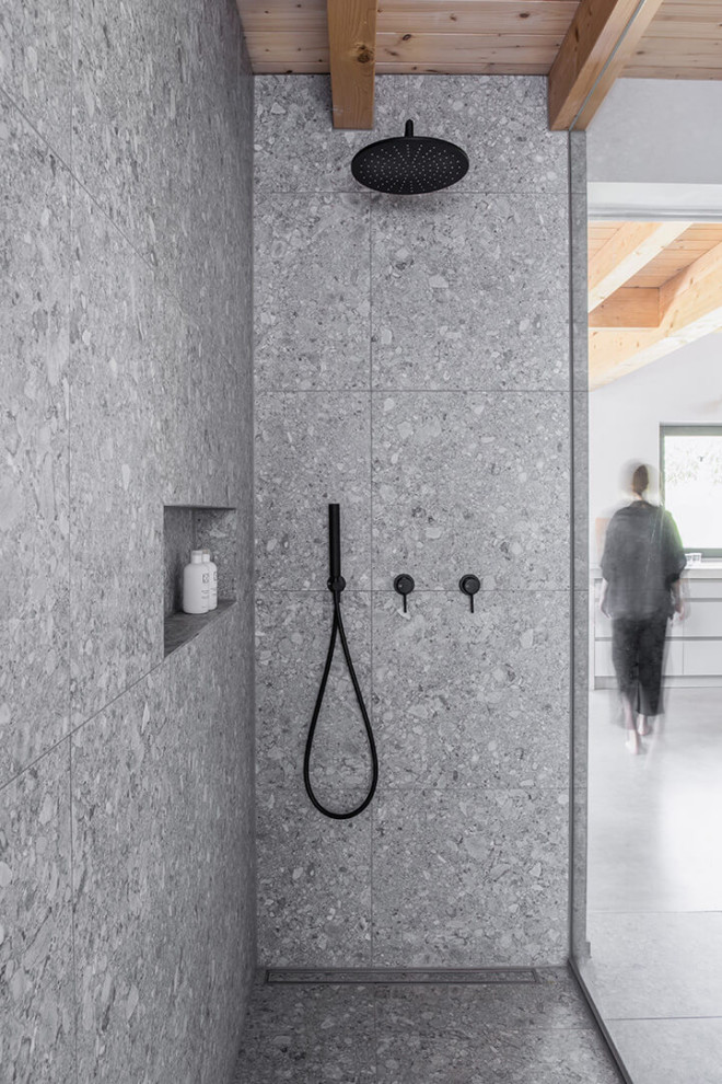 Design ideas for a modern bathroom in Munich.