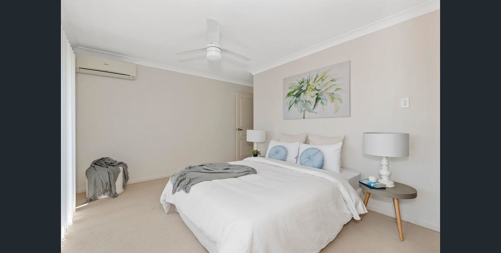 Mid-sized traditional guest bedroom in Gold Coast - Tweed with beige walls, carpet and beige floor.