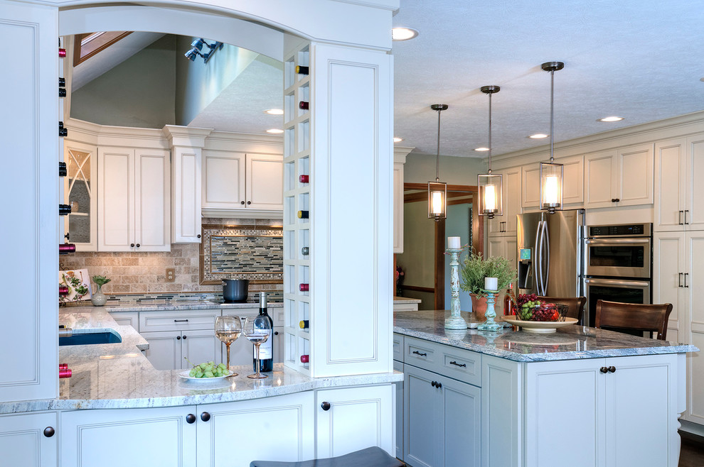 Inspiration for a transitional kitchen remodel in Columbus