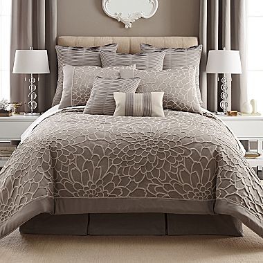 what accent color would be good with this bedding set