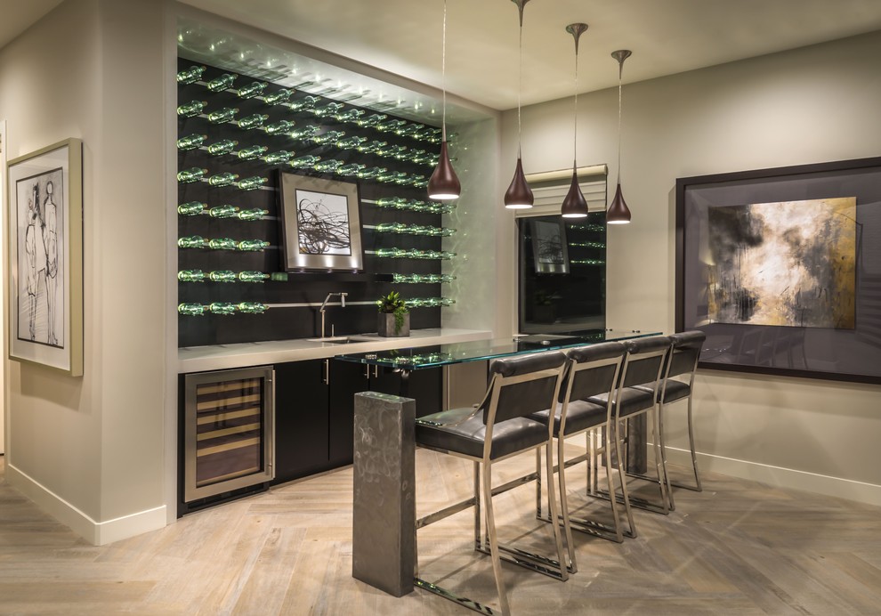 Mid-sized contemporary single-wall seated home bar in Orange County with an undermount sink and black splashback.