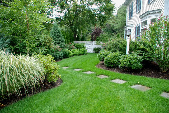 Dedham Residence klassisch-garten