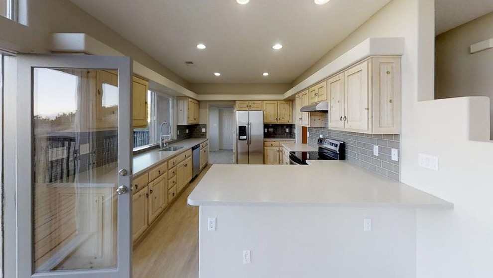 This is an example of a kitchen in Albuquerque.