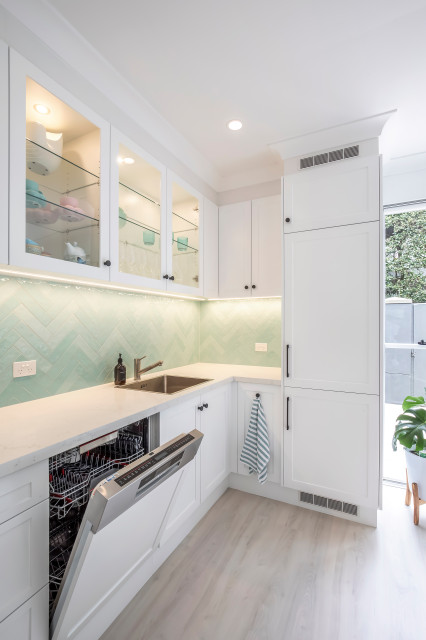 Kitchen with Smartstone Davinci Bianco Benchtops klassisk-koek