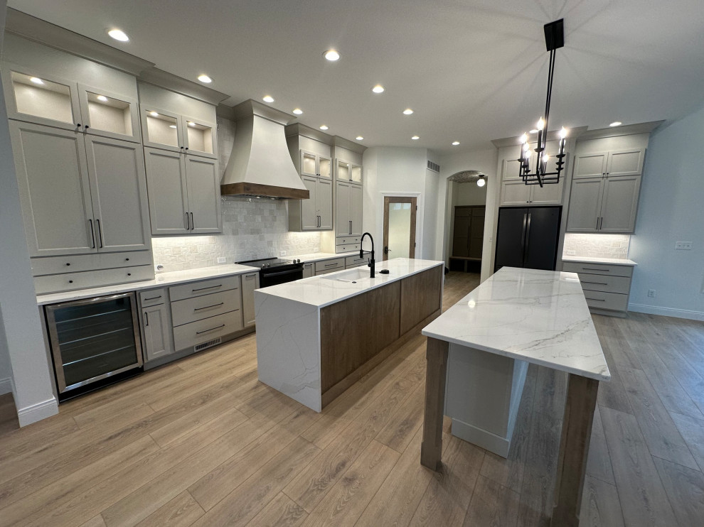 Kitchen and living area 21