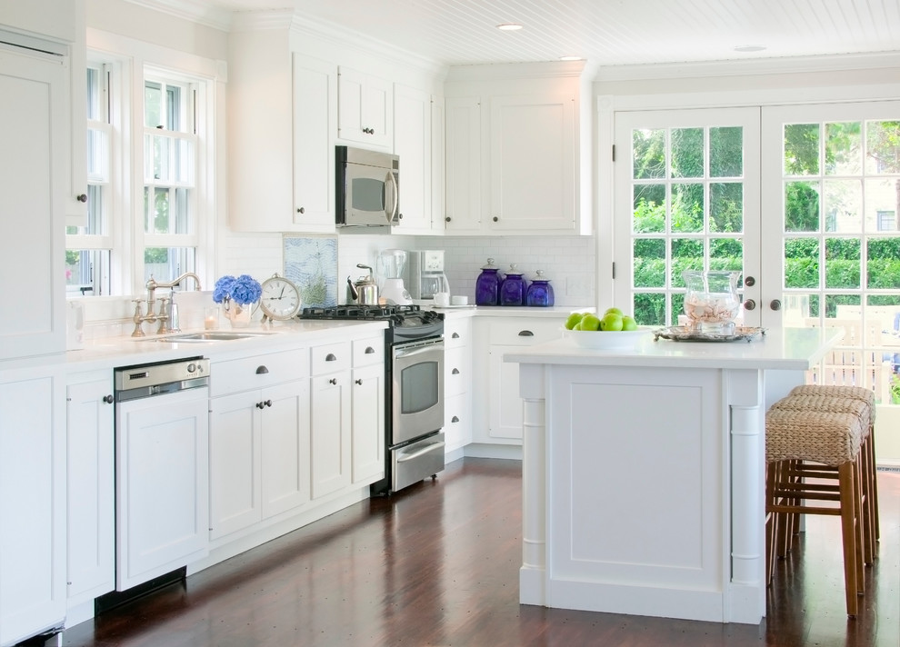 Design ideas for a traditional kitchen in Boston.