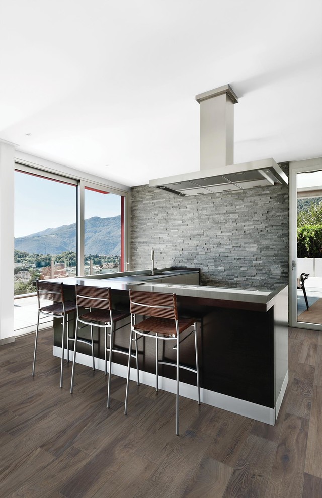 Kitchen - transitional kitchen idea in Boston