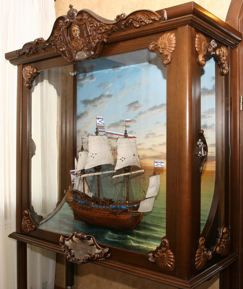 авторская эксклвитрина в кабинете с эксклюзивной  фурнитурой на заказ - литьё из