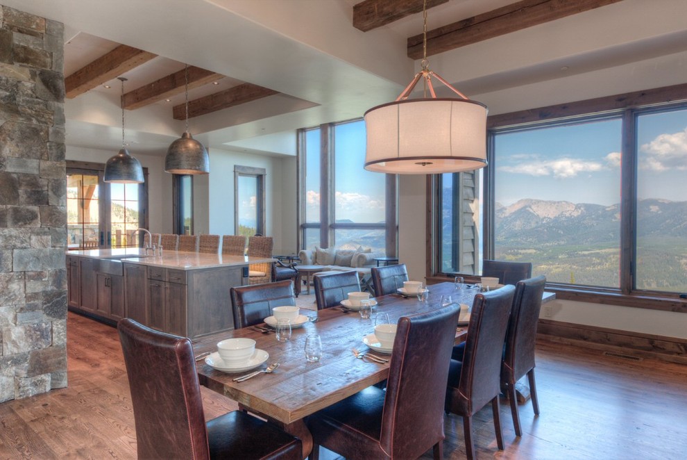 Dining room - rustic dining room idea