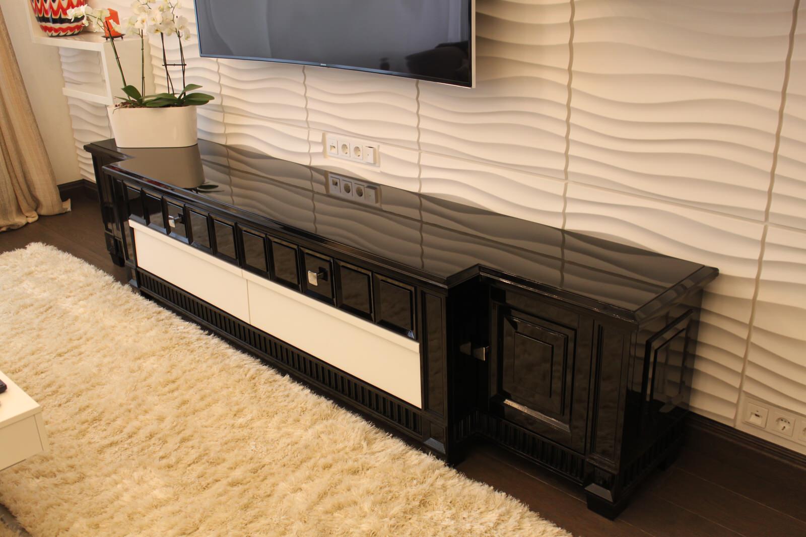 Черный лакированный комод выполнен на заказ по эскизам автора