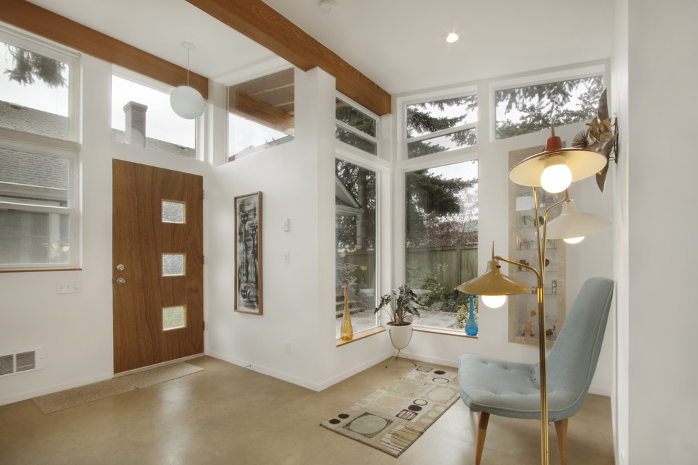 Photo of a contemporary entryway in Seattle with white walls.