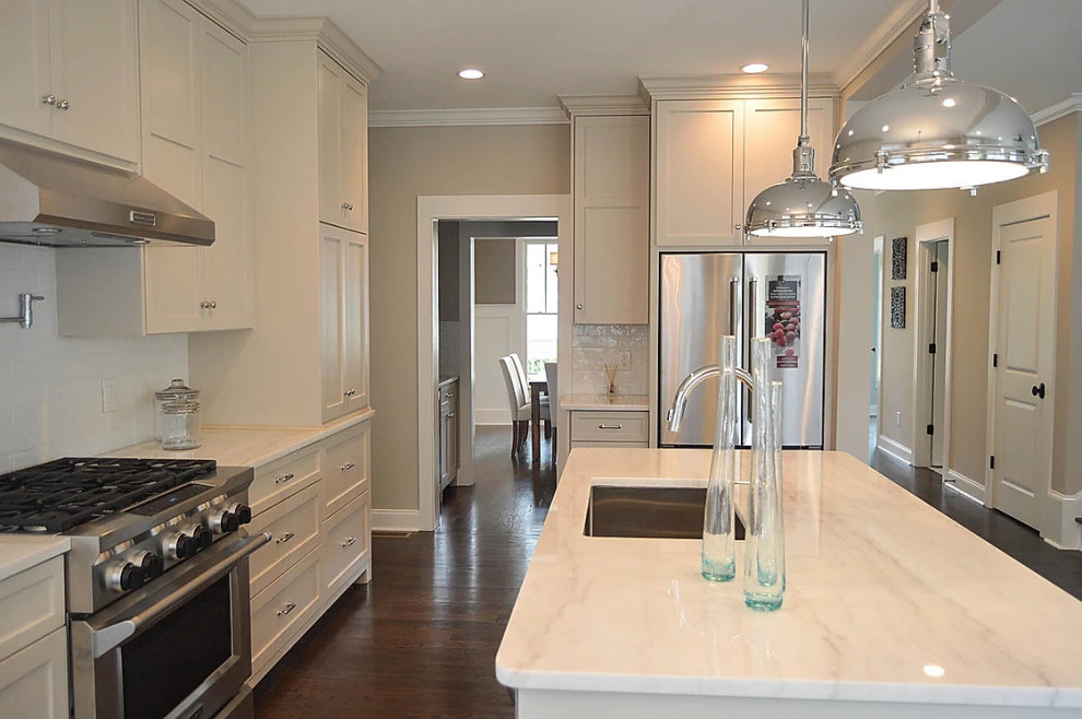 Kitchen - transitional kitchen idea