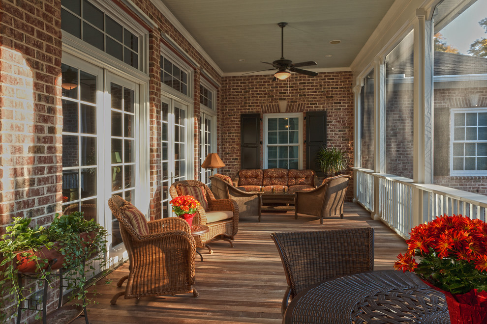 Design ideas for a traditional backyard screened-in verandah in Charleston with decking and a roof extension.