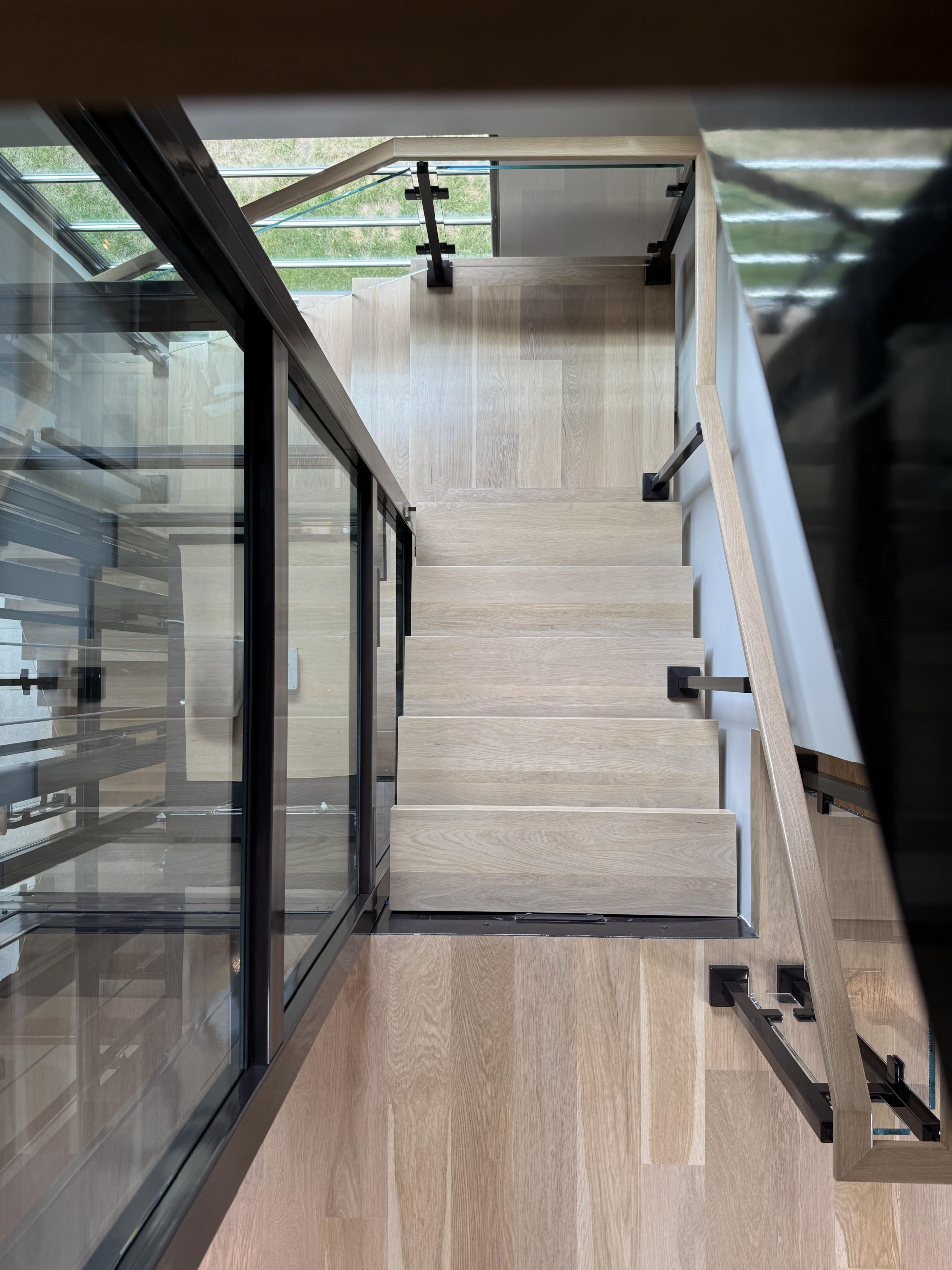 136_Modern Mono-Beam Encircling Glass Elevator, Bethesda, MD 20814