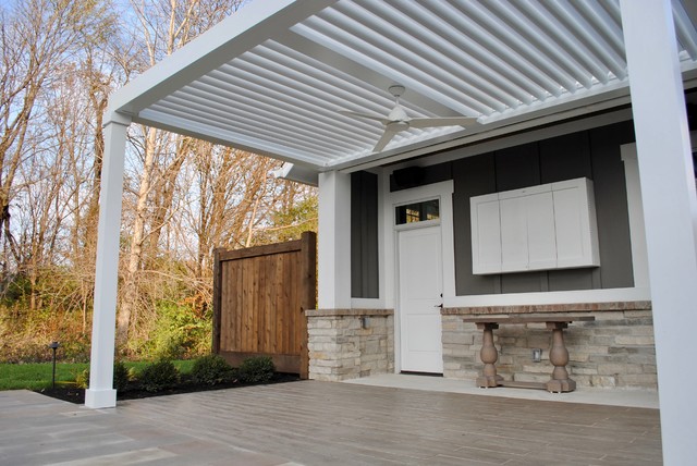 The Willows modern-patio