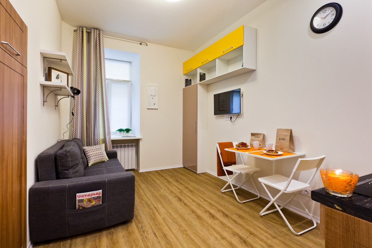 Яркая квартира-студия в центре Петербурга