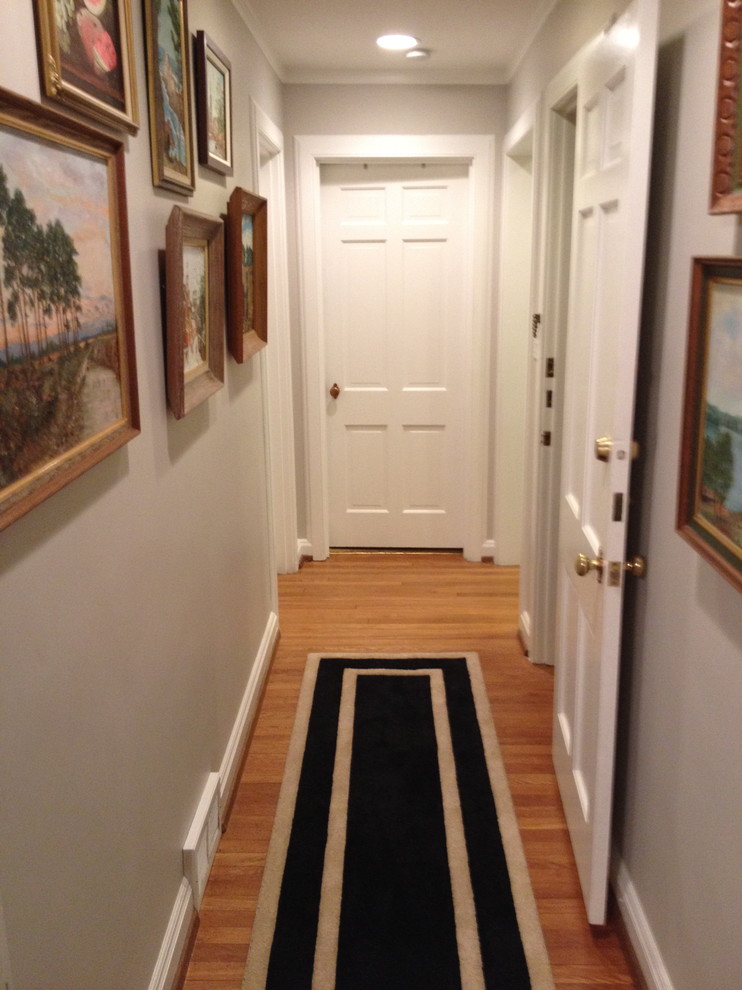 Photo of a traditional entryway in Columbus.